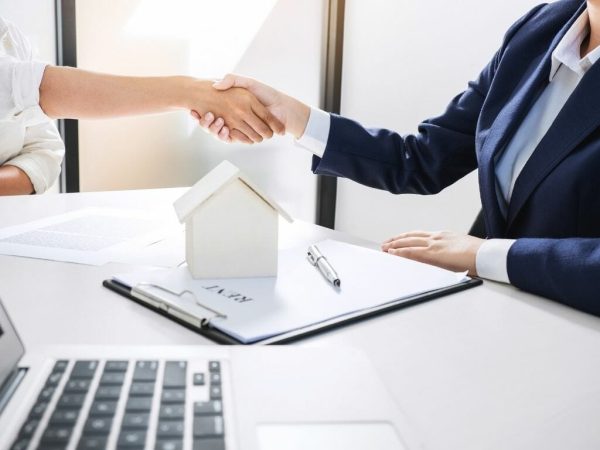 Tại sao môi giới BĐS phải có chứng chỉ hành nghề?